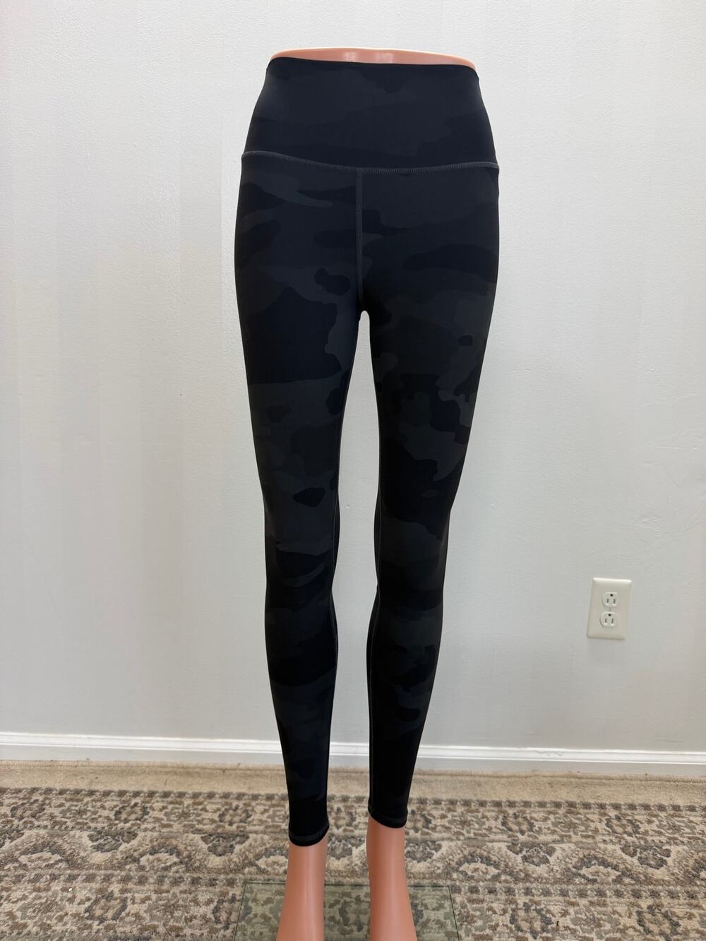 Alo Yoga High-Waist Camo Vapor Leggings Black Camouflage Sz XXS